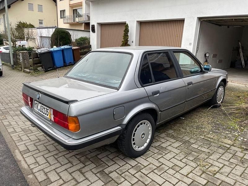 Gebraucht BMW 320 Basis 175 PS (128 kW) 1987 Grau Limousine