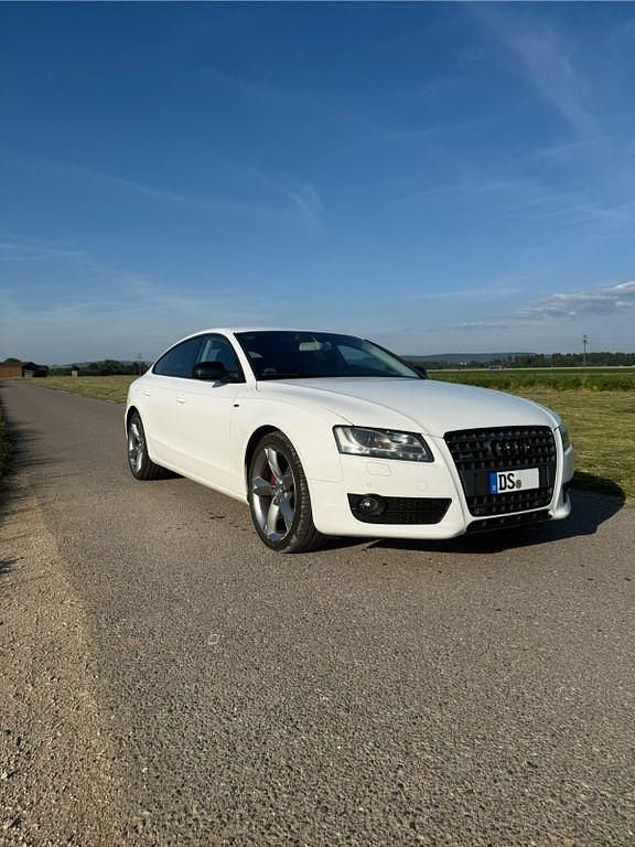 Weiß Gebraucht 2011 Audi A5 Sportback Sport Limousine | 8.999 € (Etwas zu teuer) - Bild 1/4