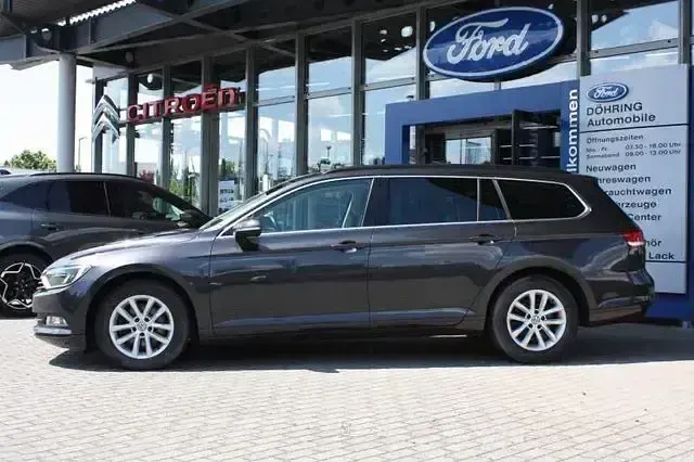 Gebraucht VW Passat Comfortline 150 PS (110 kW) 2017 Mangan grau Kombi