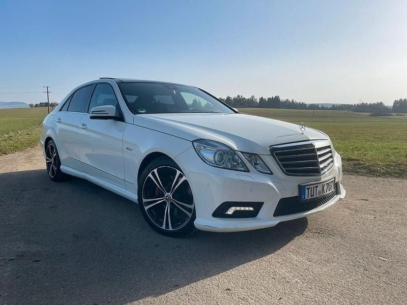 Gebraucht Mercedes E350 AMG 231 PS (169 kW) 2009 Weiß Limousine