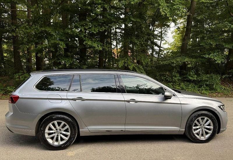 Silber Gebraucht 2022 VW Passat Business Kombi | 14.300 € (Superpreis) - Bild 1/4