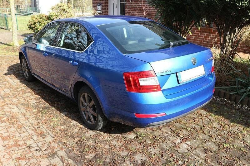 Gebraucht Skoda Octavia 140 PS (102 kW) 2013 Blau Limousine