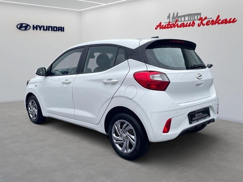 Gebraucht Hyundai i10 Select 67 PS (49 kW) 2022 Weiß Kleinwagen