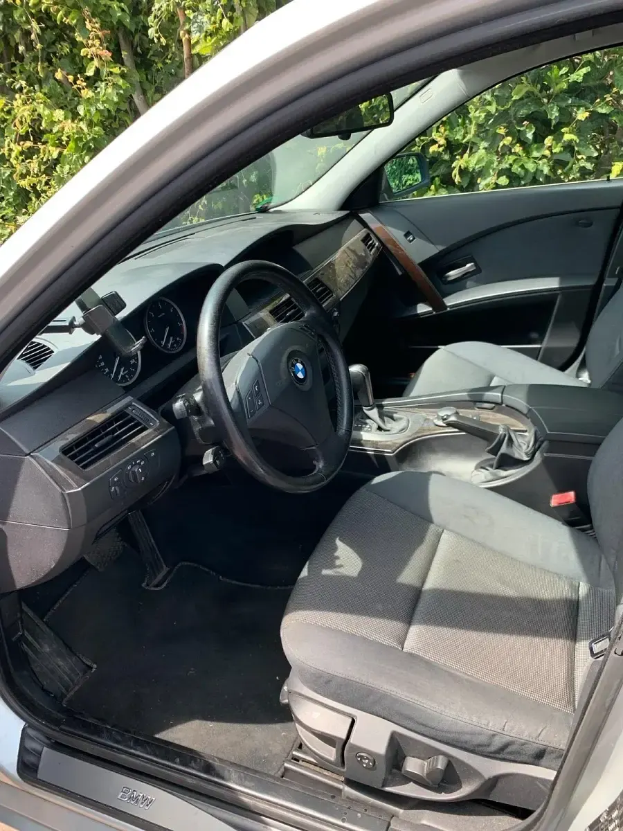 Second-hand BMW 525 177 CP (130 kW) 2004 Argintiu Berlinǎ