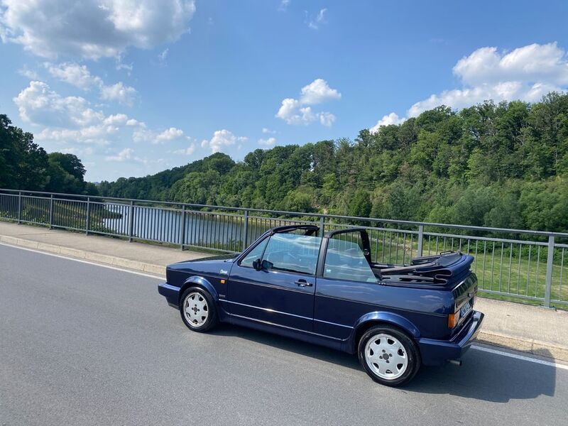 Blau Gebraucht 1993 VW Golf Cabriolet Classicline Cabrio | 11.799 € - Bild 1/4