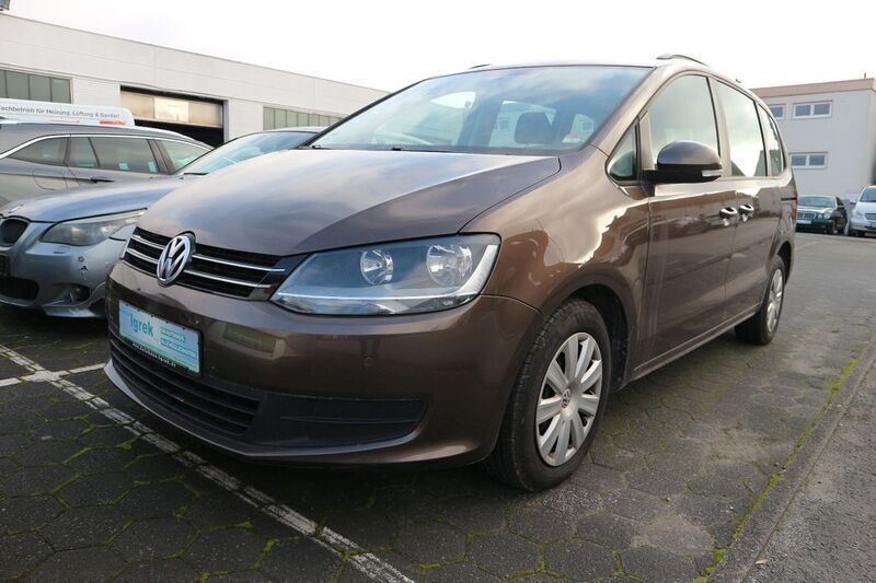 Gebraucht VW Sharan Trendline 140 PS (102 kW) 2011 Braun Van / Kleinbus
