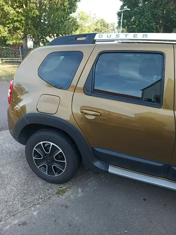 Gebraucht Dacia Duster Black Shadow 109 PS (80 kW) 2016 Gold SUV