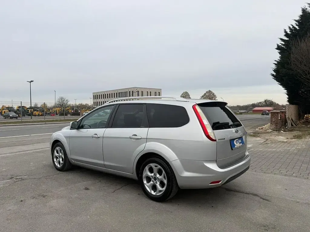 Gebraucht Ford Focus Viva 101 PS (74 kW) 2011 Silber Limousine