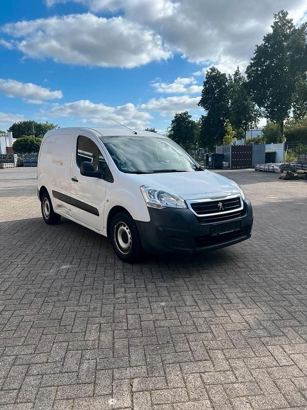 Weiß Gebraucht 2016 Peugeot Partner Van / Kleinbus | 3.950 € (Fairer Preis) - Bild 1/4