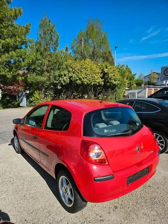Gebraucht Renault Clio II Expression 75 PS (55 kW) 2006 Rot Kleinwagen