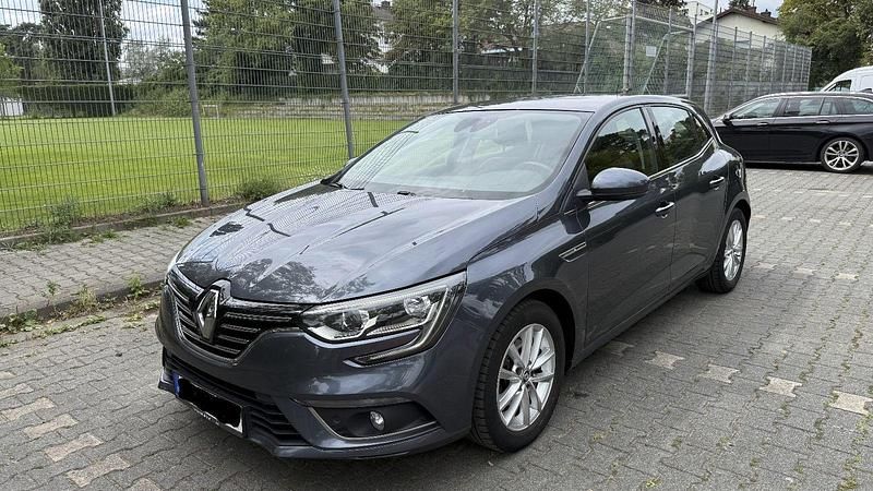 Grau Gebraucht 2016 Renault Mégane III Intens Limousine | 8.500 € (Guter Preis) - Bild 1/4