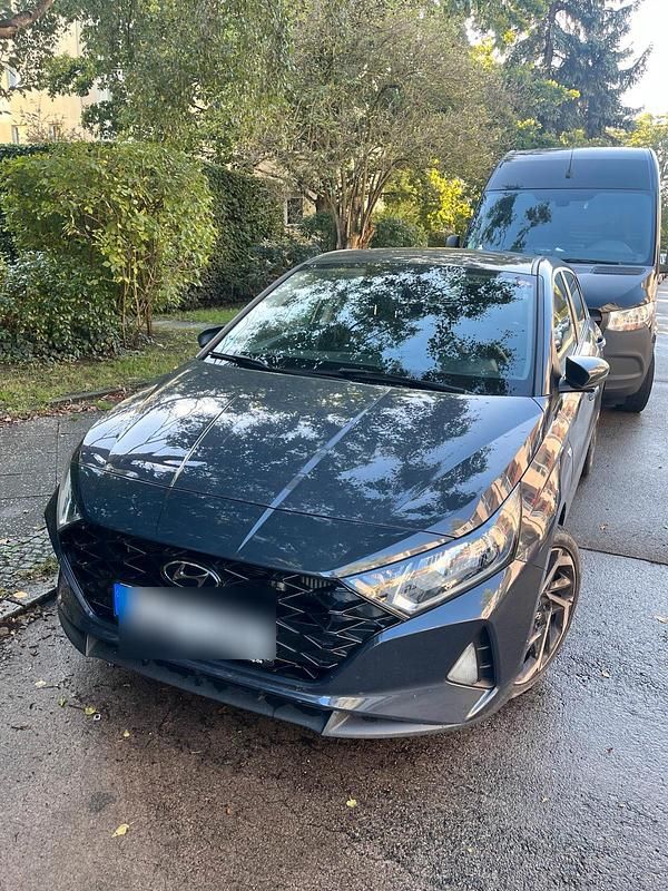 Grau Gebraucht 2021 Hyundai i20 Limousine | 15.000 € (Fairer Preis) - Bild 1/4
