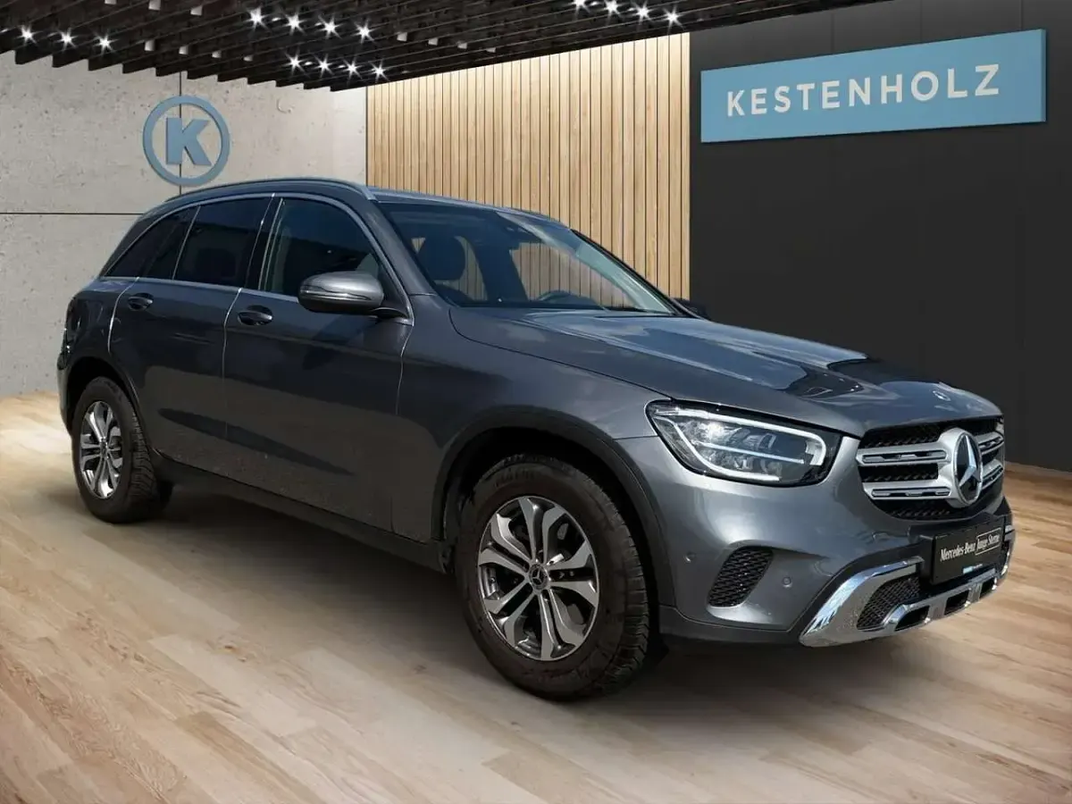 Gebraucht Mercedes GLC200 Exclusive 197 PS (144 kW) 2022 Lack selenitgrau SUV