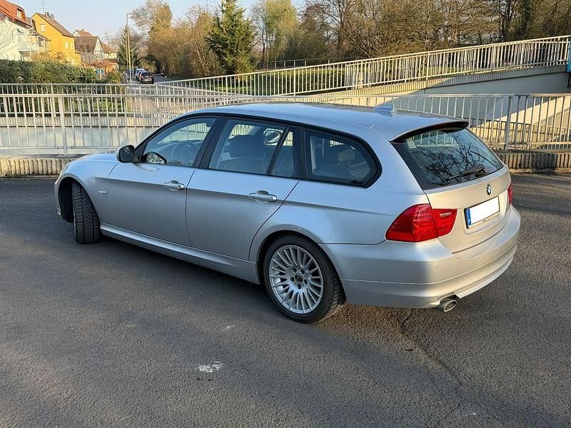 Gebraucht BMW 320 Comfort Edition 177 PS (130 kW) 2009 Silber Kombi