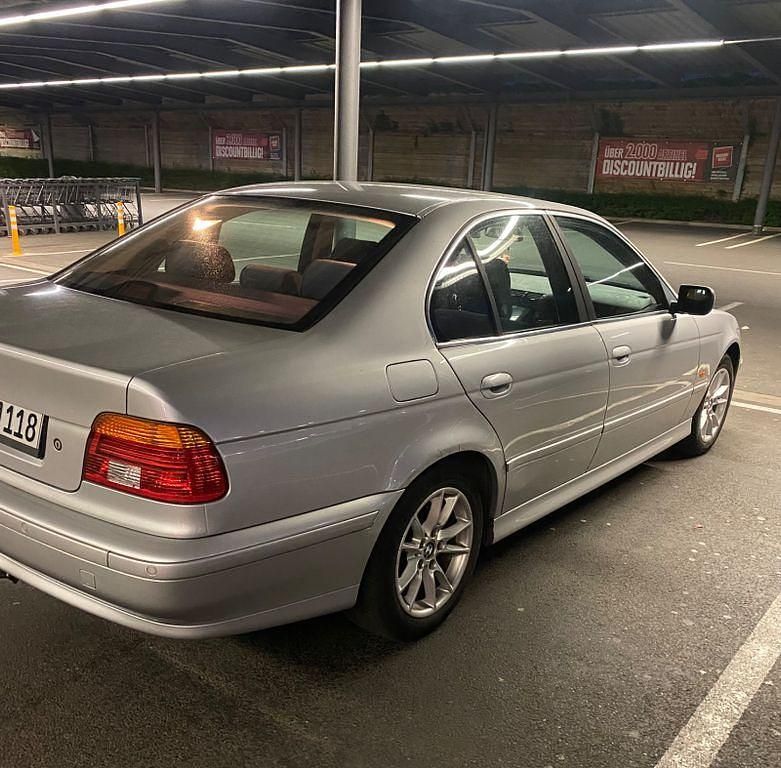 Gebraucht BMW 520 170 PS (125 kW) 2002 Silber Limousine