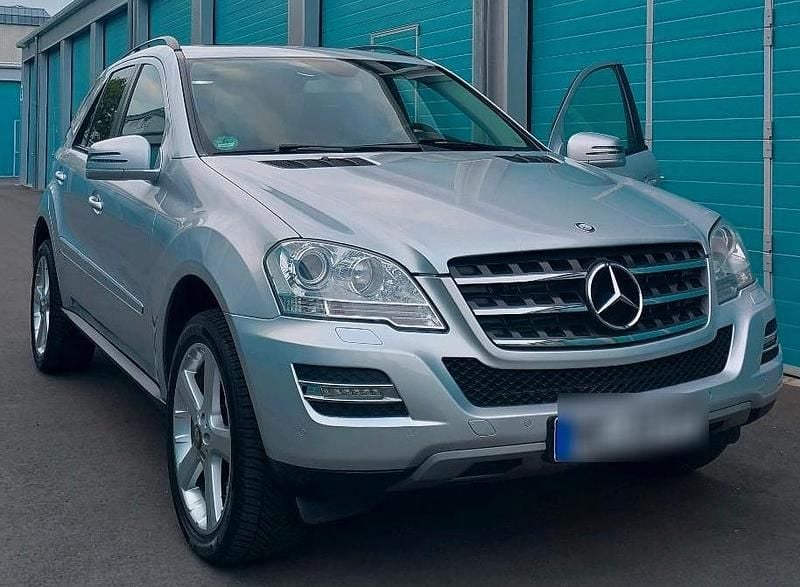 Gebraucht Mercedes ML350 231 PS (169 kW) 2010 Silber SUV