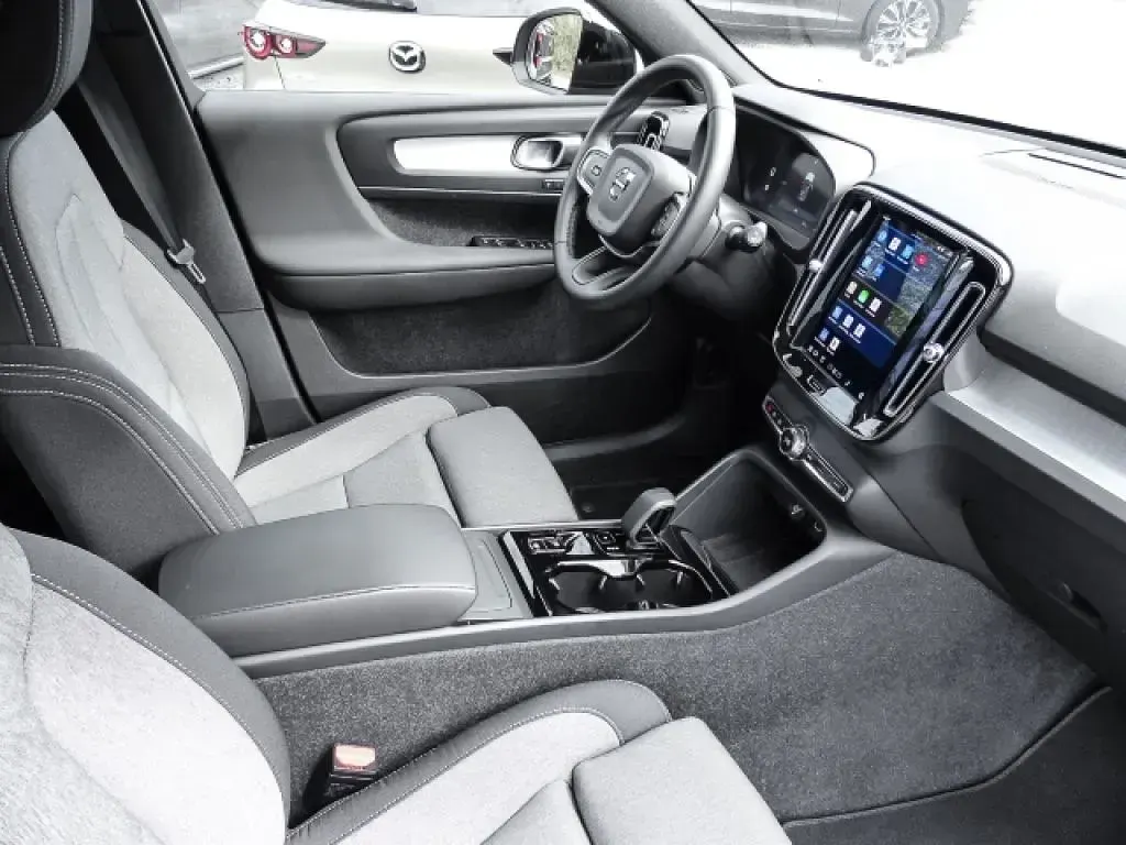 Gebraucht Volvo XC40 Plus 197 PS (144 kW) 2025 Fjord blue / metallic SUV