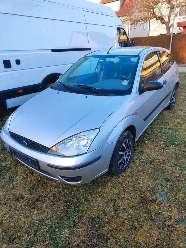 Silber Gebraucht 2002 Ford Focus Kleinwagen | 600 € (Superpreis) - Bild 1/4