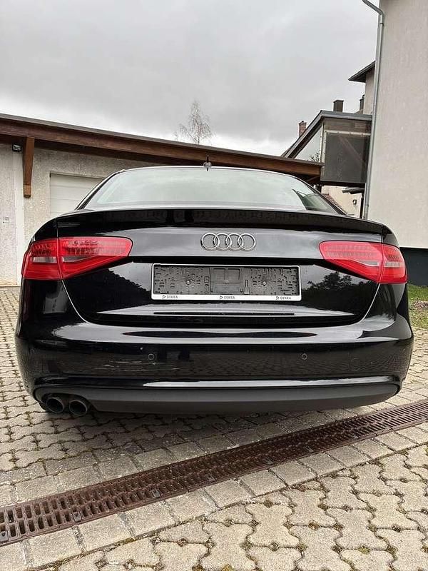 Gebraucht Audi A4 Attraction 143 PS (105 kW) 2012 Schwarz Limousine