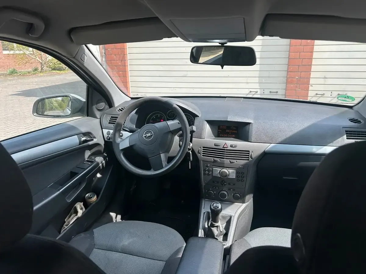 Używany Opel Astra 2005 Szary Sedan/Limuzyna
