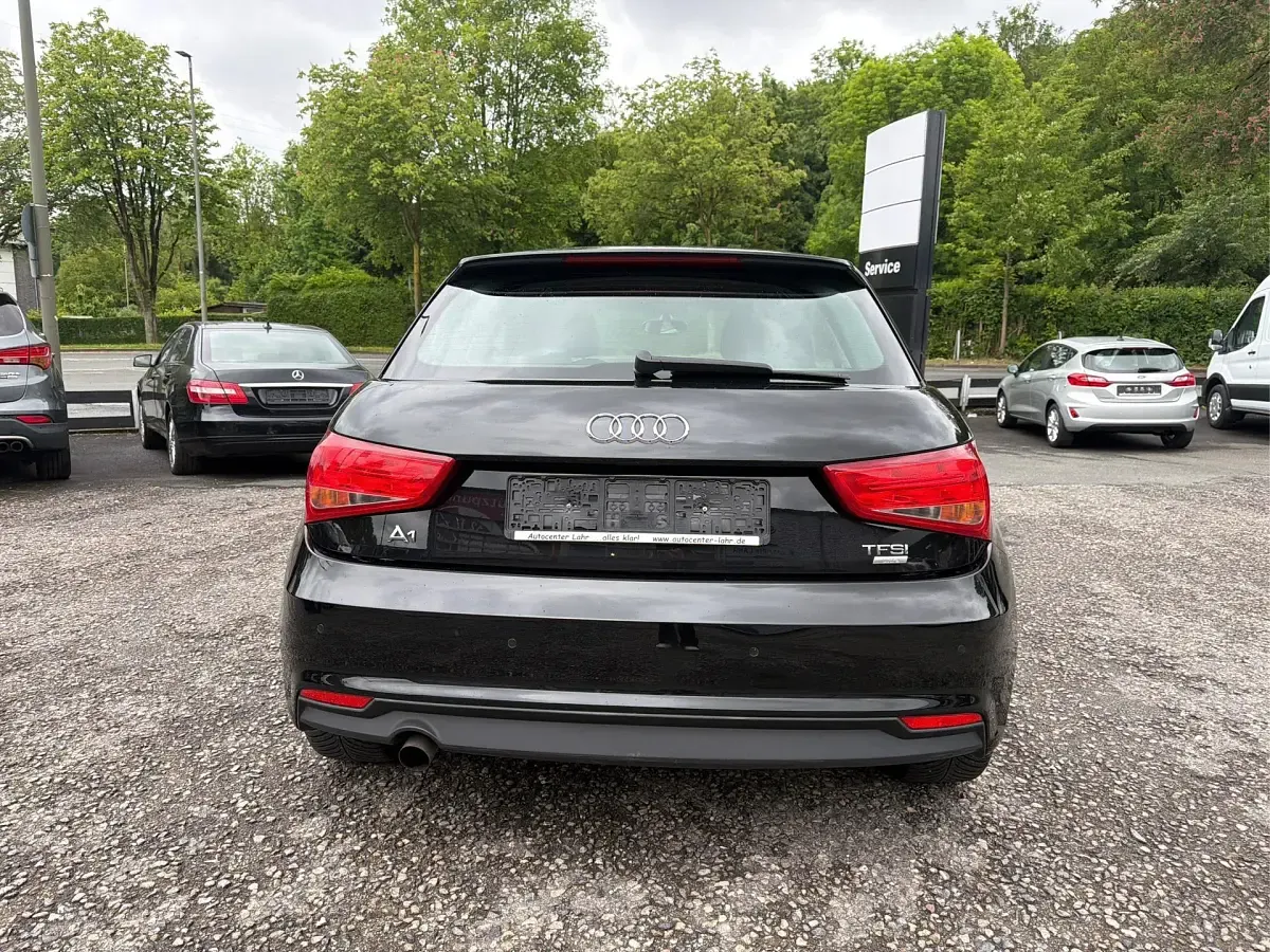 Używany Audi A1 Basis 95 KM (69 kW) 2016 Czarny Hatchback