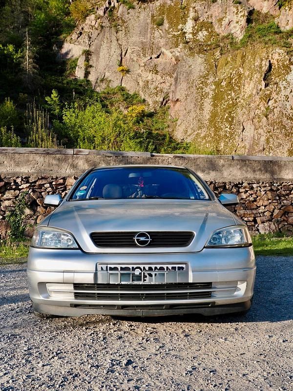 Gebraucht Opel Astra Selection 101 PS (74 kW) 2001 Silber Limousine