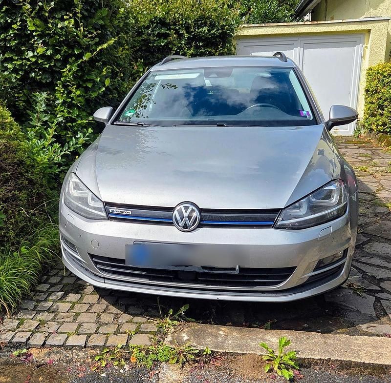 Grau Gebraucht 2015 VW Golf VII Comfortline Kombi | 7.980 € (Superpreis) - Bild 1/4