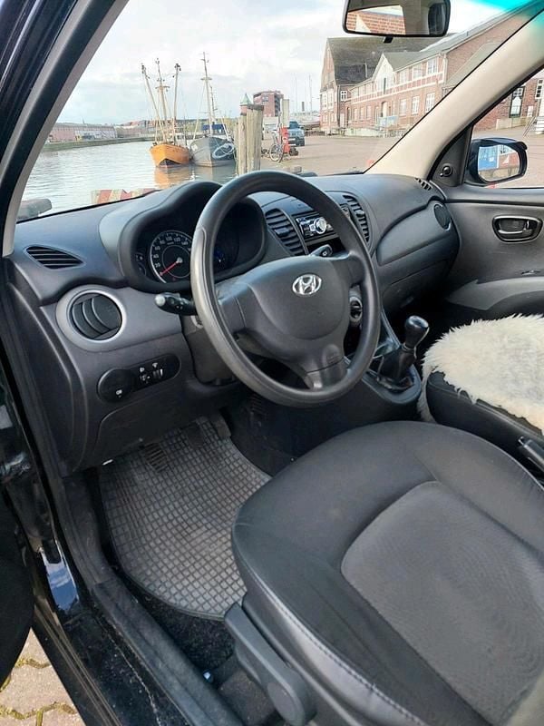 Gebraucht Hyundai i10 69 PS (50 kW) 2011 Schwarz Kleinwagen