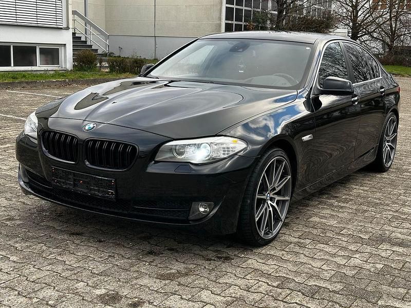 Gebraucht BMW 528 Sport Line 258 PS (189 kW) 2010 Schwarz Limousine