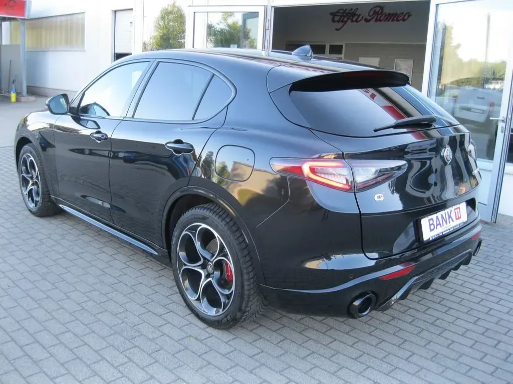 Gebraucht Alfa Romeo Stelvio Veloce 209 PS (153 kW) 2025 Schwarz SUV