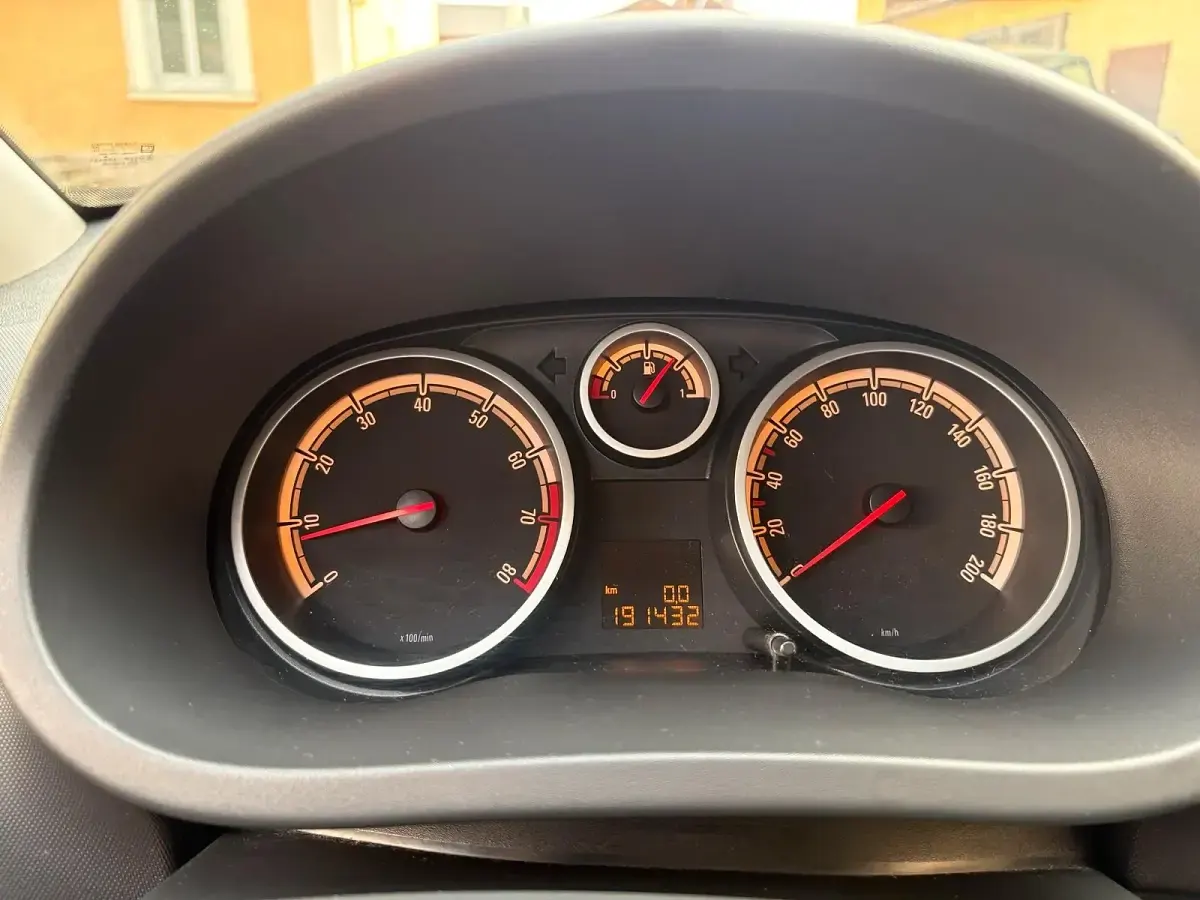 Gebraucht Opel Corsa 101 PS (74 kW) 2014 Rot Kleinwagen