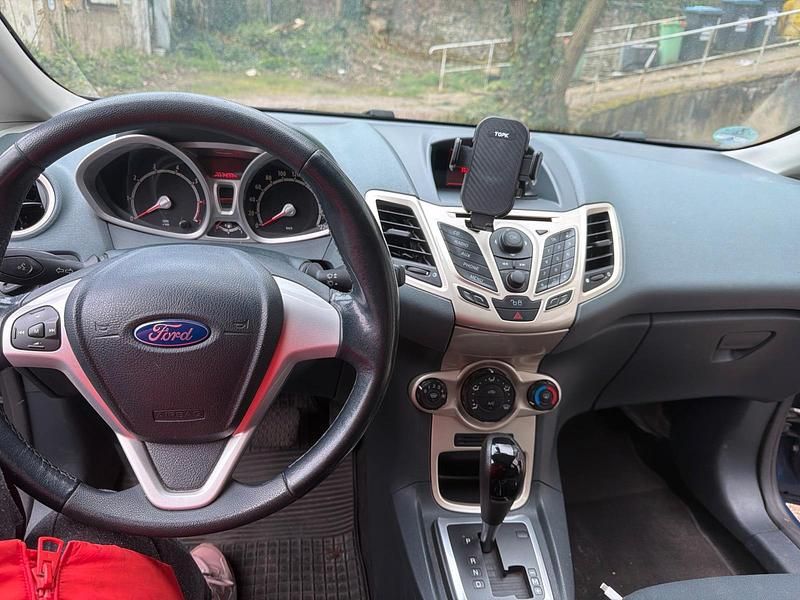 Używany Ford Fiesta 96 KM (70 kW) 2009 Niebieski Hatchback