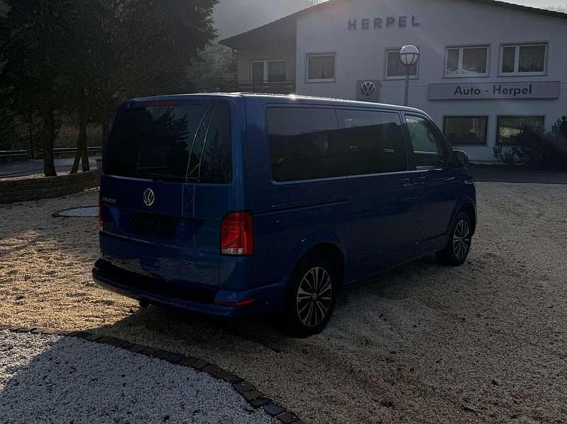 Gebraucht VW Multivan Comfortline 150 PS (110 kW) 2021 Ravennablau metallic Van