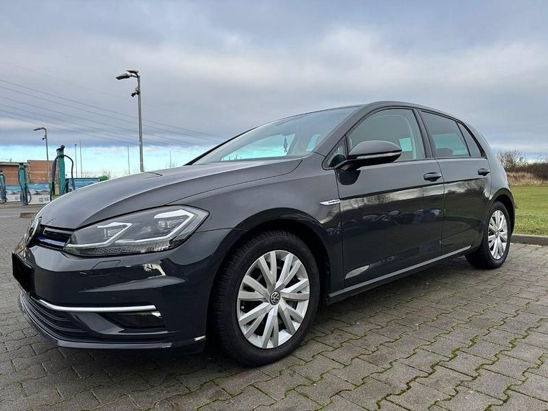 Gebraucht VW Golf VIII Style 131 PS (96 kW) 2020 Grau Limousine
