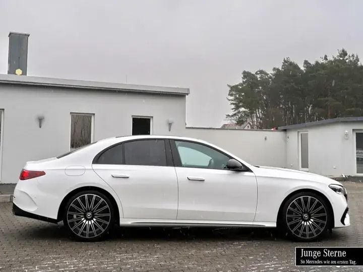 Gebraucht Mercedes E220 AMG 197 PS (144 kW) 2023 Weiß Limousine