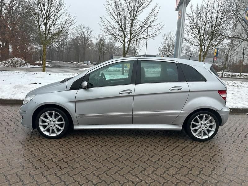 Gebraucht Mercedes B200 136 PS (100 kW) 2007 Silber Van / Kleinbus