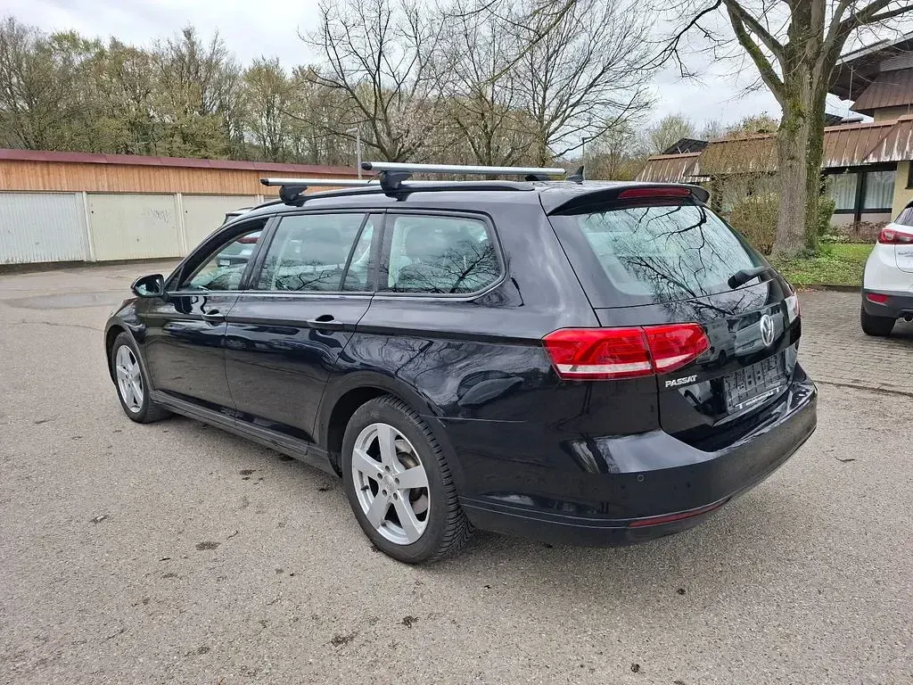 Gebraucht VW Passat Trendline 125 PS (91 kW) 2018 Schwarz Kombi
