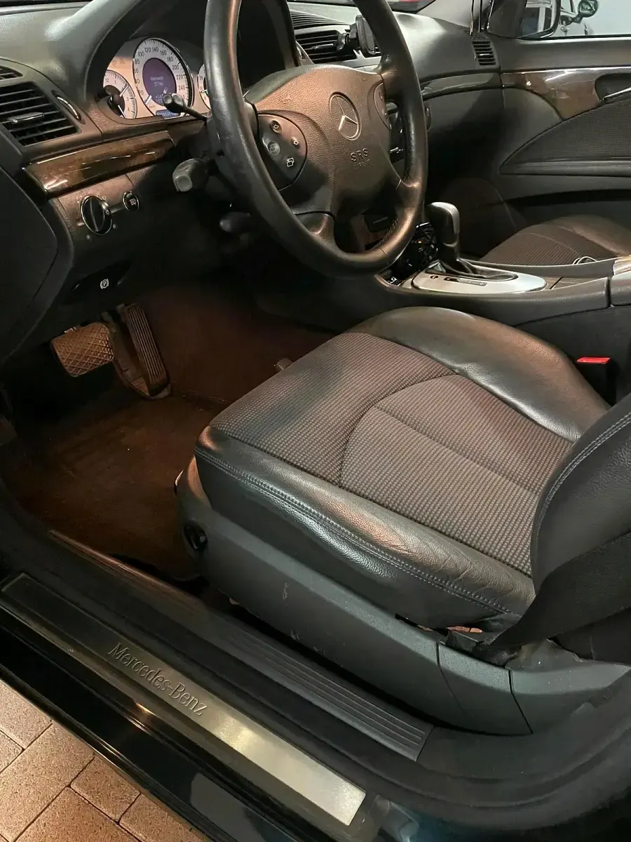 Gebraucht Mercedes E240 Avantgarde 177 PS (130 kW) 2002 Blau Limousine