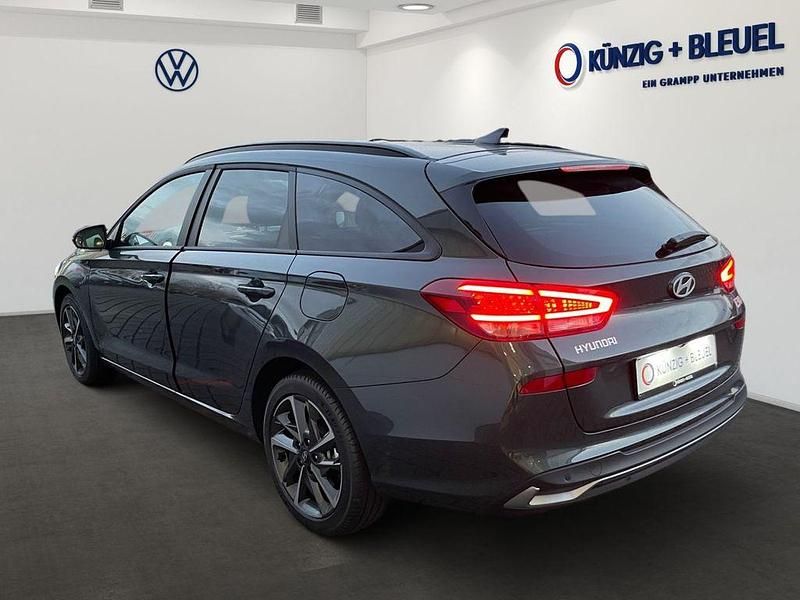 Gebraucht Hyundai i30 Advantage 101 PS (74 kW) 2025 Cypress green / mic Kombi