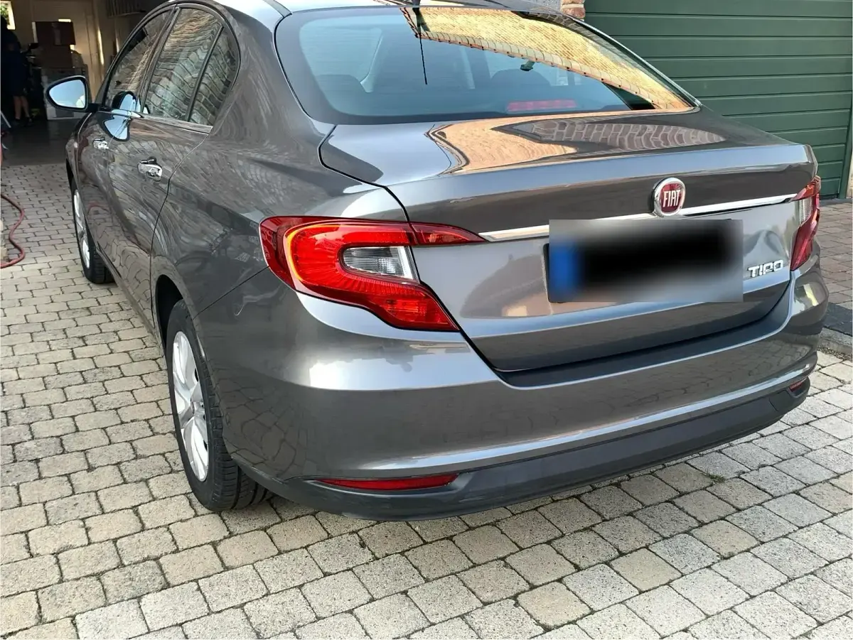 Usado Fiat Tipo 95 CV (69 kW) 2017 Gris Berlina