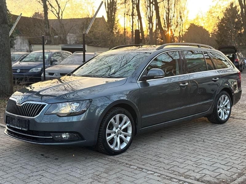 Gebraucht Skoda Superb 140 PS (102 kW) 2015 Grau Kombi