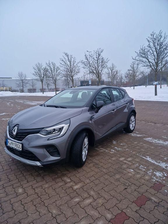 Grau Gebraucht 2022 Renault Captur Zen SUV | 17.100 € (Fairer Preis) - Bild 1/4