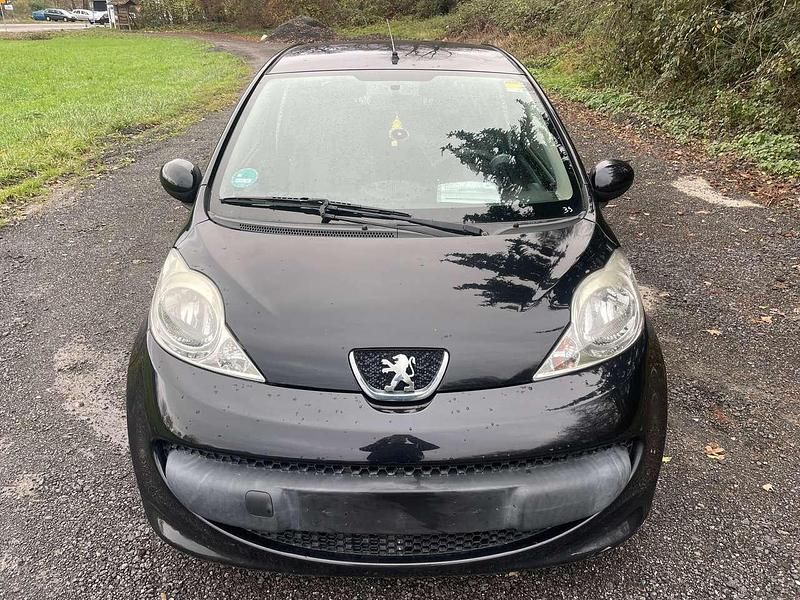 Gebraucht Peugeot 107 68 PS (50 kW) 2005 Schwarz Kleinwagen