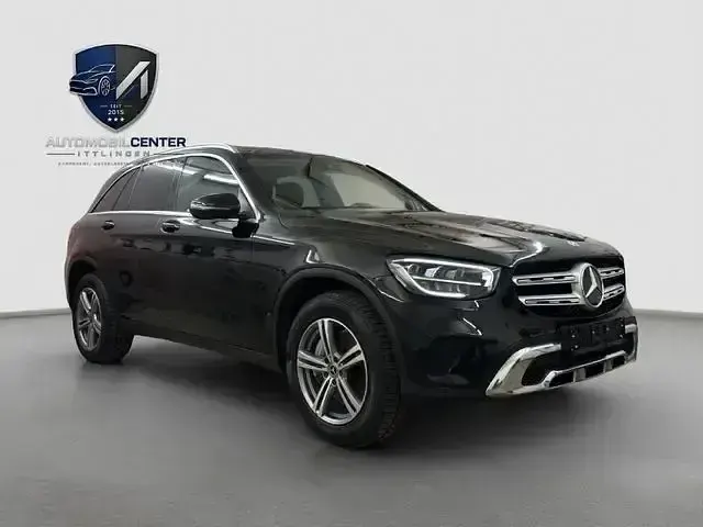Gebraucht Mercedes GLC300e 211 PS (155 kW) 2022 Schwarz SUV