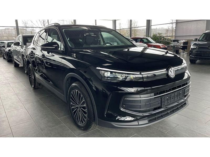 Gebraucht VW Tiguan 150 PS (110 kW) 2026 Schwarz SUV