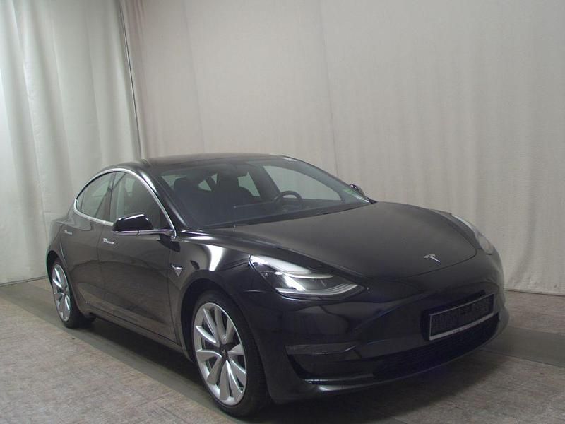 Gebraucht Tesla Model 3 258 kW (351 PS) 2019 Perl weiss (metallic) Limousine