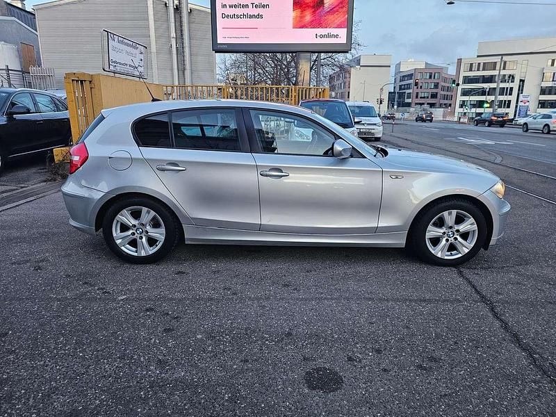 Gebraucht BMW 116 122 PS (89 kW) 2010 Titansilber metallic Kleinwagen