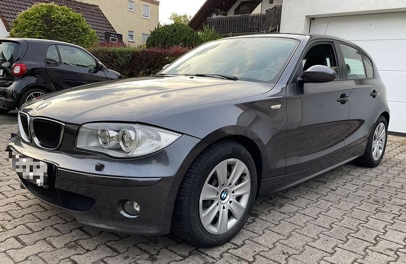 Grau Gebraucht 2004 BMW 120 Kleinwagen | 2.700 € (Guter Preis) - Bild 1/4