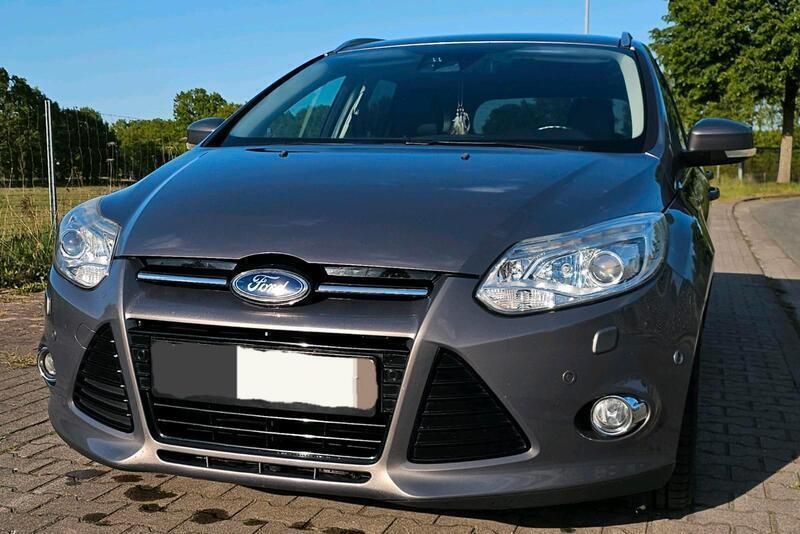 Braun Gebraucht 2012 Ford Focus S Kombi | 6.700 € (Fairer Preis) - Bild 1/4