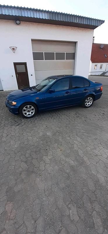Gebraucht BMW 318 136 PS (100 kW) 2002 Blau Limousine
